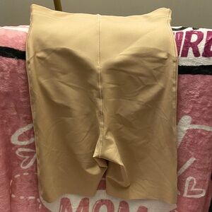 SKIMS Women's Zoned Mid Rise Short